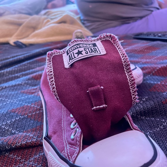 Converses - Picture 2 of 4